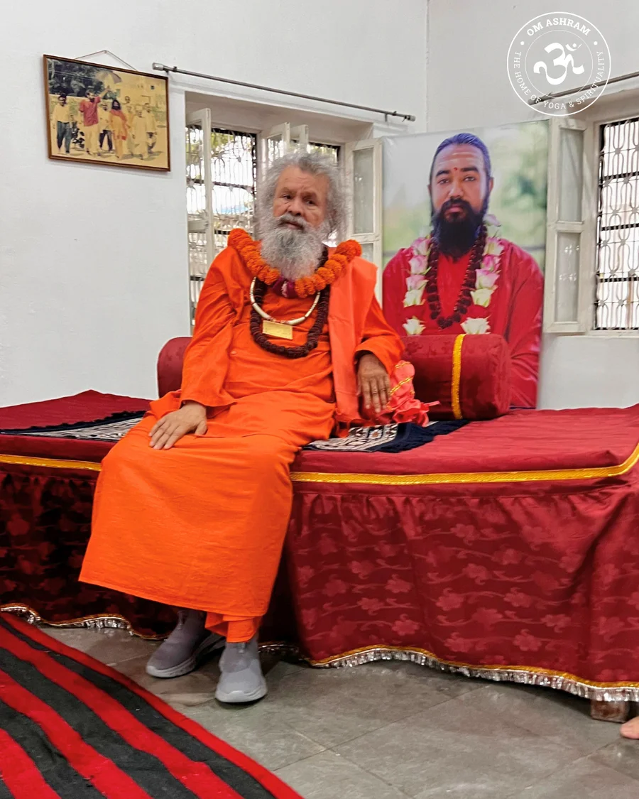 Gurudev sitting with a portrait of his successor, Param Pujya Mahamandaleshwar Shree Swami Avatar Puri Ji Maharaj.
